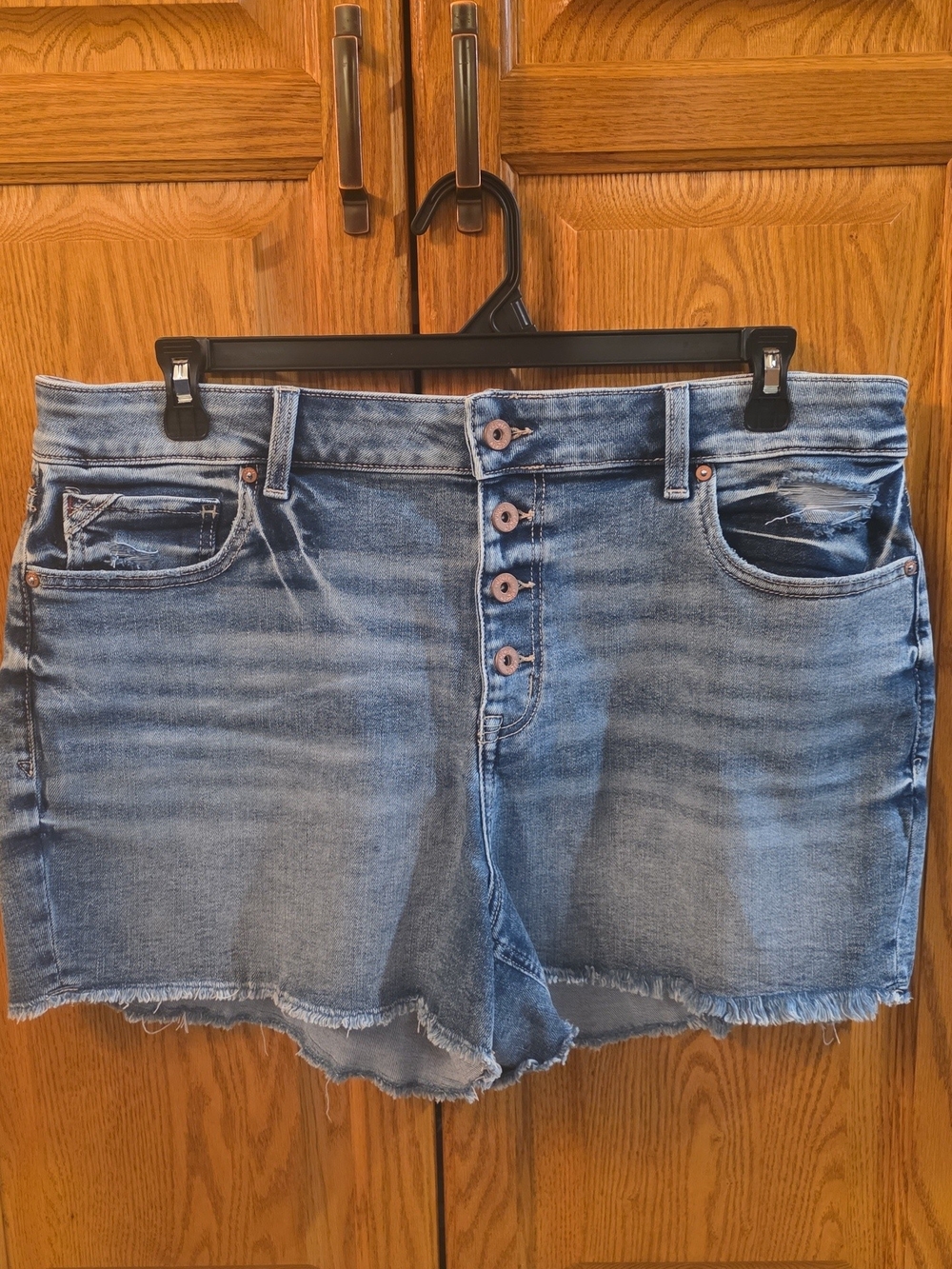 Maurices Edgely Button-Front Light Blue Denim Women’s Shorts-Size 18